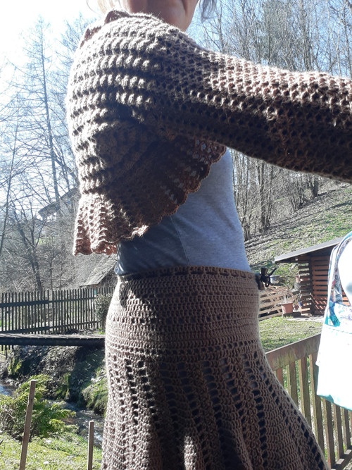 Háčkovaná sukně hnědá — foto 4