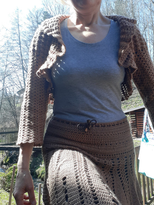 Háčkovaná sukně hnědá — foto 3