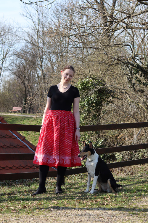 Folklórní sukně červená — foto 6