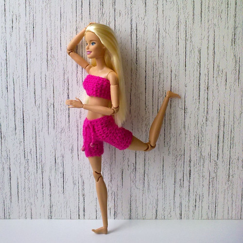 Oblečky pro Barbie - top, kraťasy — foto 2
