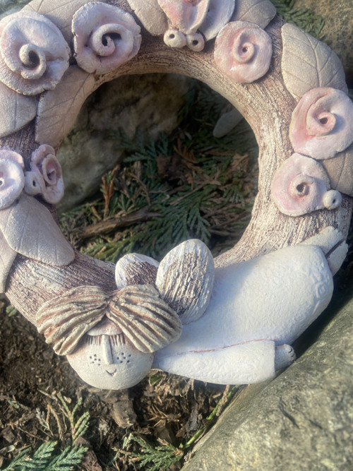 Keramický věneček s andělkou — foto 3