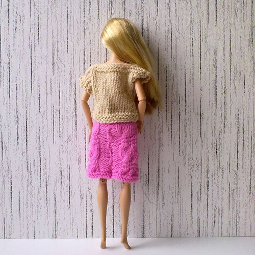 Oblečky pro Barbie - tričko, sukně — foto 3