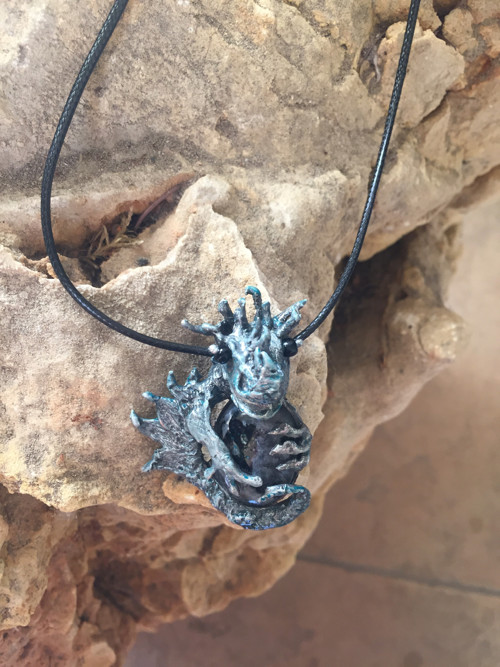 Dračí amulet s přírodním larvikitem — foto 3