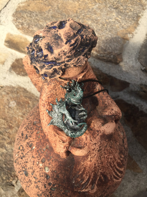 Dračí amulet s přírodním larvikitem — foto 2