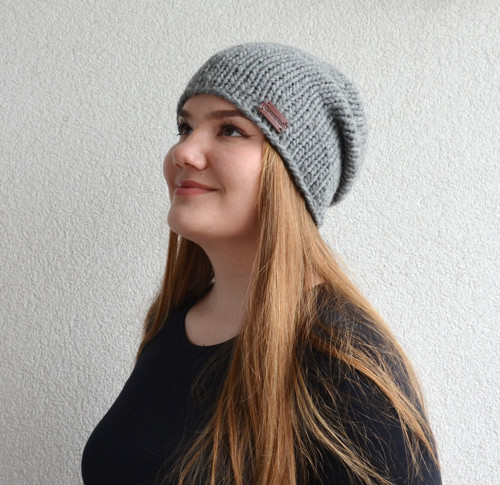 Rustikální pletená čepička, šedá vlna — foto 3