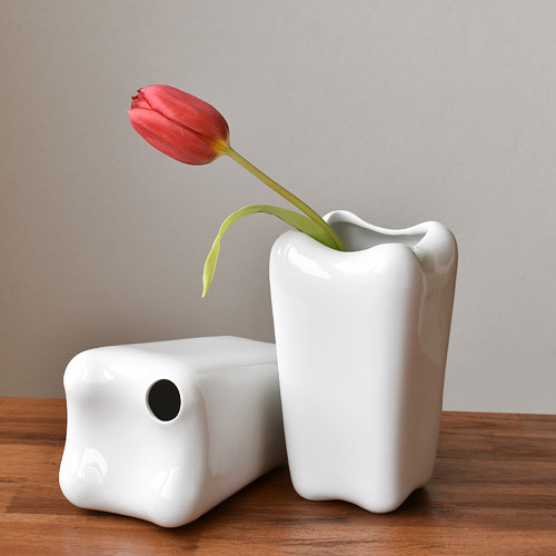 Bílá porcelánová váza — foto 2