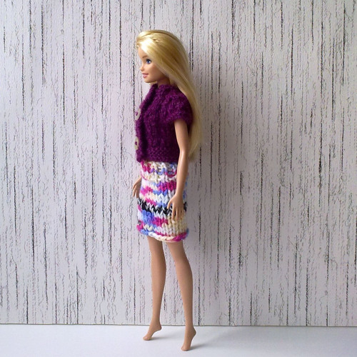 Oblečky pro Barbie - tričko, sukně — foto 2