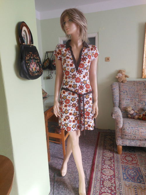 Pružné šaty Vacant vel.M — foto 2