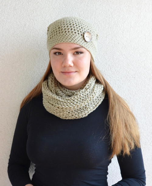 Béžový háčkovaný nákrčník — foto 5