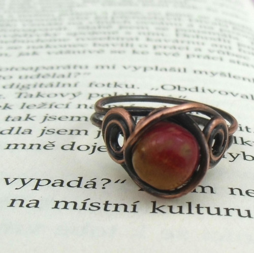 Měděný prsten se spirálami — foto 3