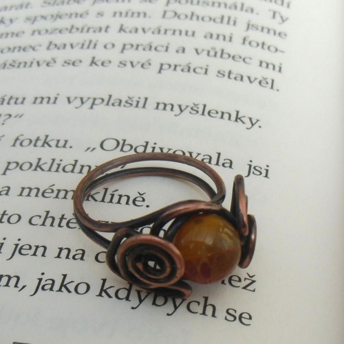 Měděný prsten se spirálami — foto 6
