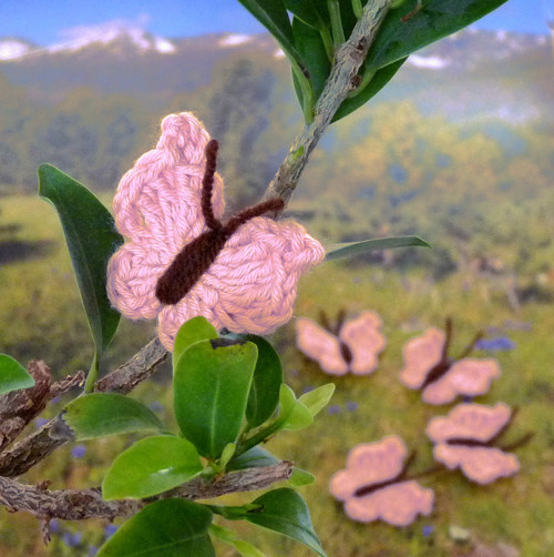 Motýlek růžový - háčkovaná aplikace — foto 2