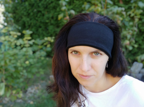 JEN ČERNÁ čelenka — foto 2