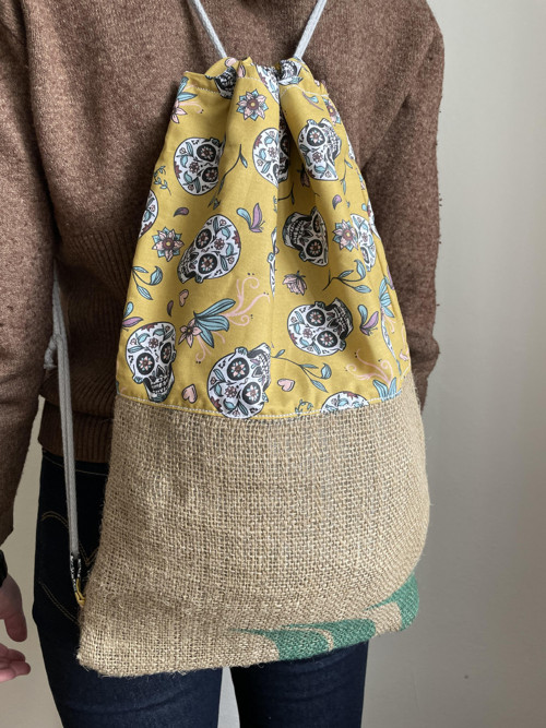 Blooming bones - oboustranný kávový baťúžek — foto 2