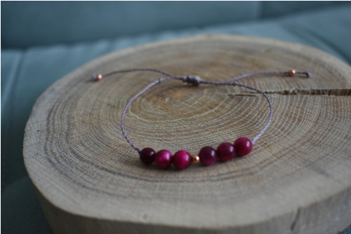 Purpurový šňůrkový náramek — foto 2