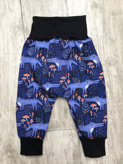 Rostoucí softshellky s čepkou - vlci 74/80 — foto 3