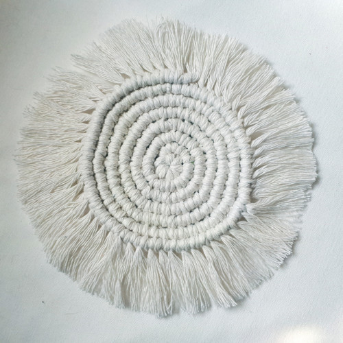 Bílý natural macramé podšálek — foto 2