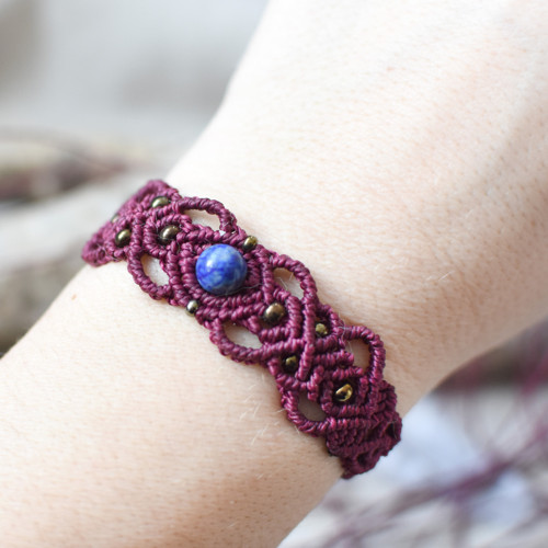 Bordó náramek s lapis lazuli — foto 4