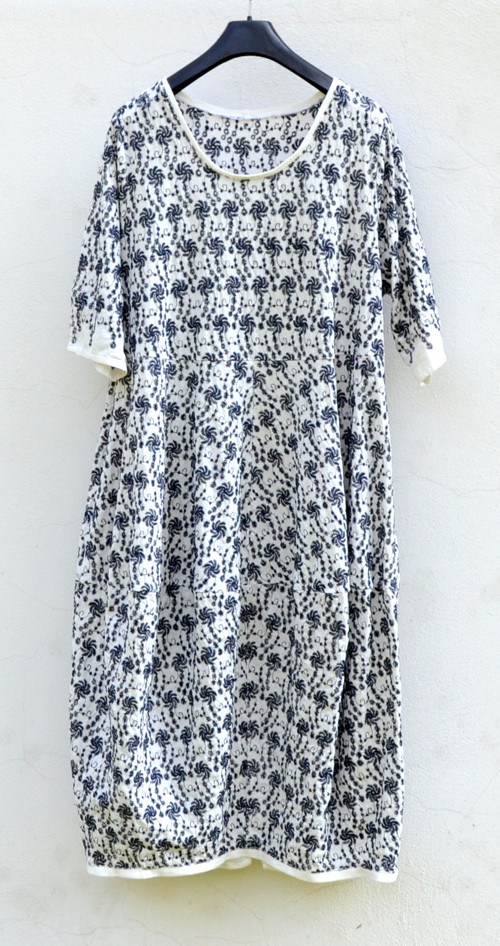 Boho chic/lněné maxišaty: vyšívané — foto 6
