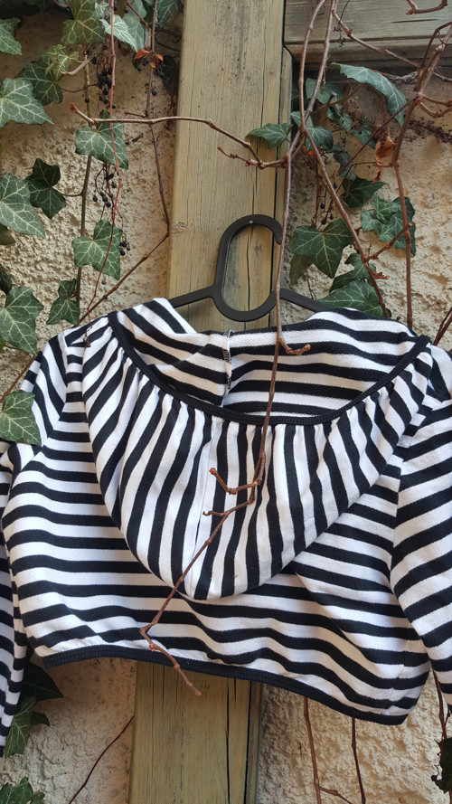 Crop top s kapucí, vel.S — foto 5