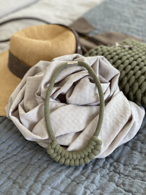 Šňůrový náhrdelník “Macrame” — foto 4