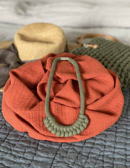 Šňůrový náhrdelník “Macrame” — foto 2