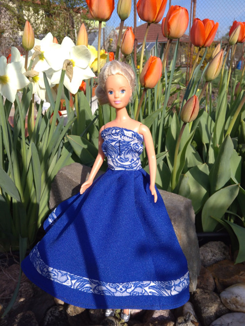Šaty pro Barbie - KRÁLOVSKY MODRÉ — foto 3
