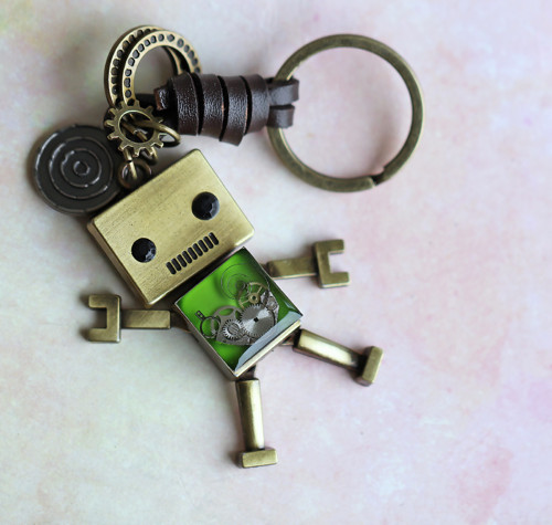 Robot - klíčenka — foto 2