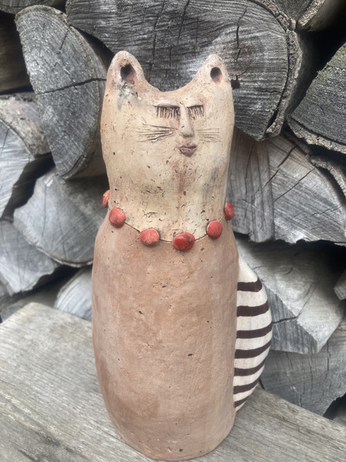Kočka s červenými korálky — foto 6