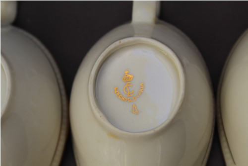 Malý porcelánový omáčník — foto 2