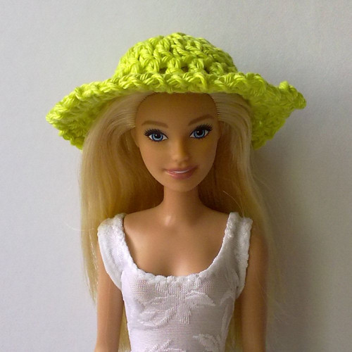 Oblečky pro Barbie - klobouček — foto 2