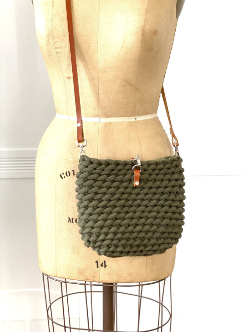 Khaki háčkovaná kabelka “Jumbo cognac” — foto 3