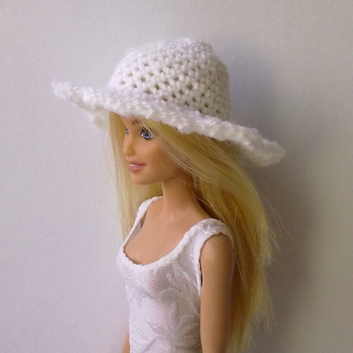 Oblečky pro Barbie - klobouček — foto 2