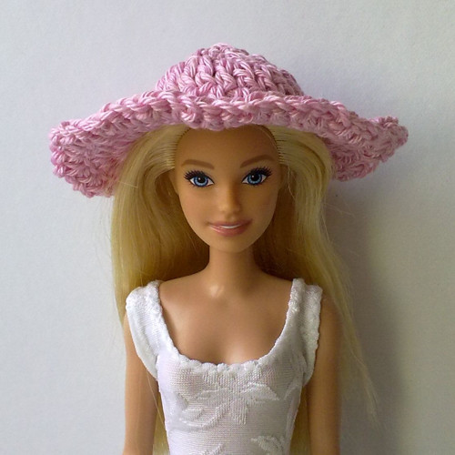 Oblečky pro Barbie - klobouček — foto 2