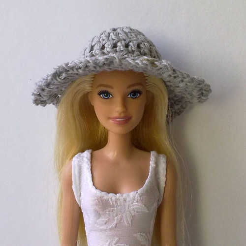 Oblečky pro Barbie - klobouček — foto 2