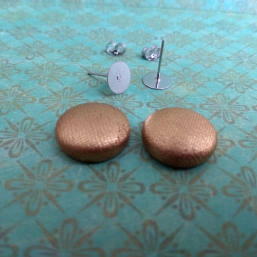 Diy sada - button náušnice zlaté — foto 2