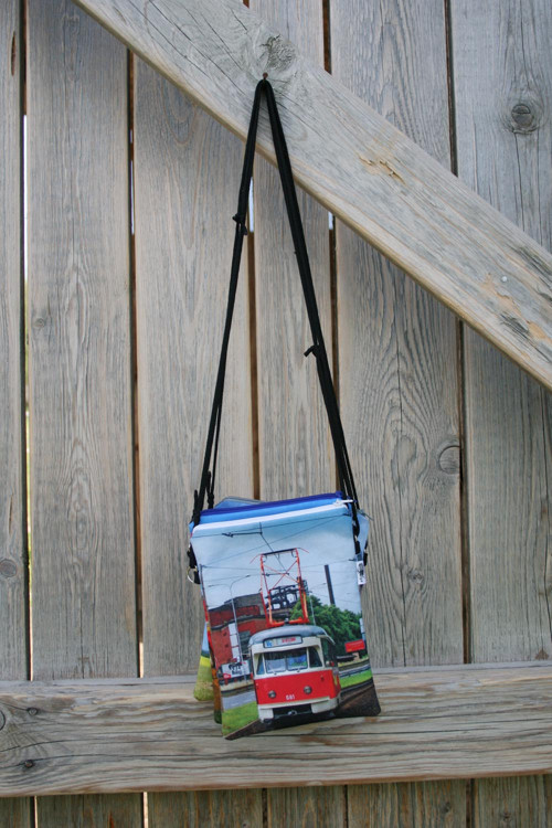 MINI MESSENGER Červená tramvajka — foto 2
