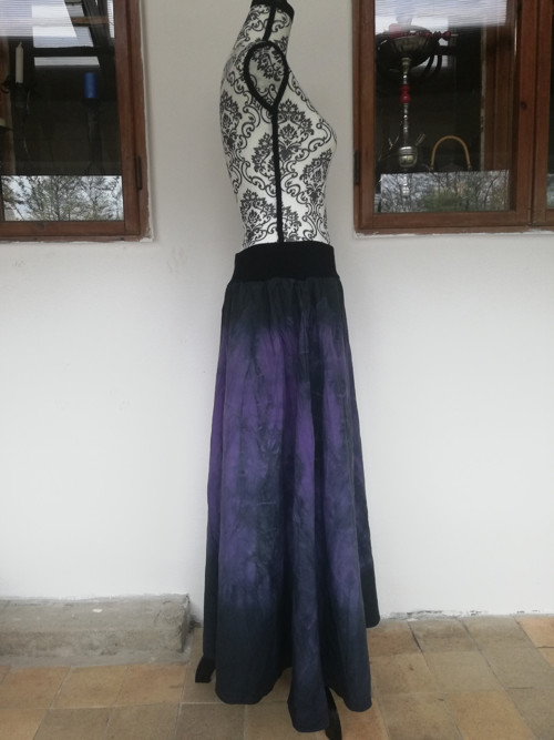Dlouhá batikovaná sukně — foto 3