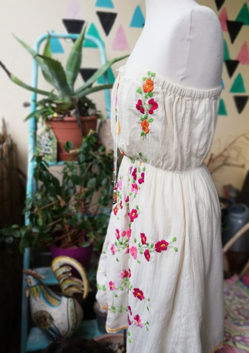Šaty vyšívané folklórní — foto 2
