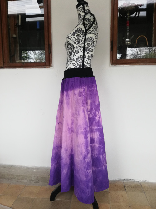 Dlouhá batikovaná sukně — foto 2
