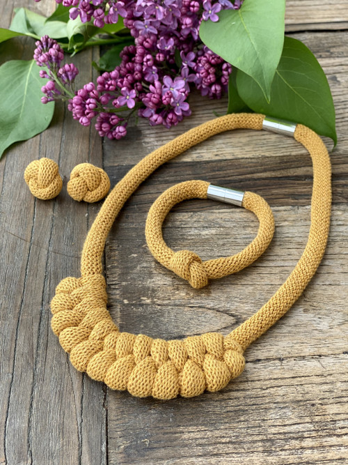Šňůrový náramek “Macrame” mustard — foto 3
