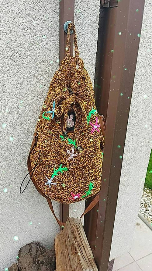 Háčkovaný batoh - vyšívaný — foto 2