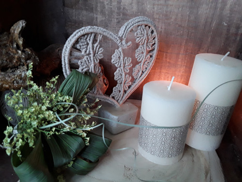 Macramé srdíčko-betonový stojan — foto 3