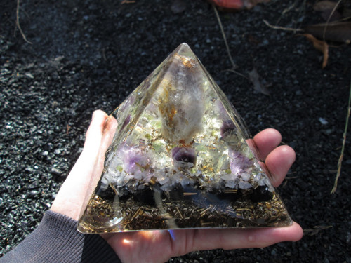 Org. pyramida ,, Matky Země " — foto 5