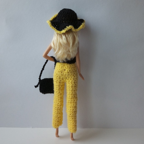 Oblečky pro Barbie - klobouk, overal, kabelka — foto 3