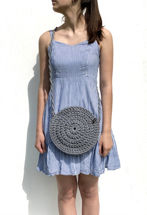 Šedá kulatá háčkovaná kabelka “Summertime” — foto 2