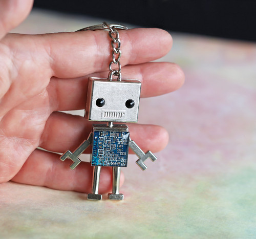 Robot - klíčenka — foto 2