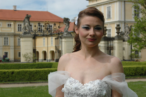 Svatební šaty. — foto 3