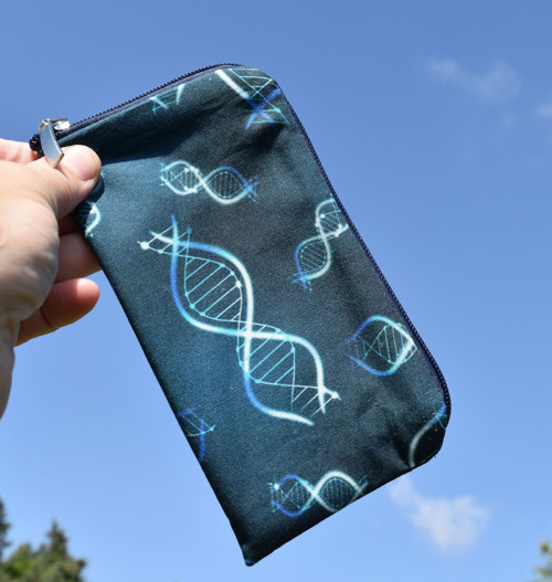 Obal na iPhone "Šroubovice DNA" — foto 2