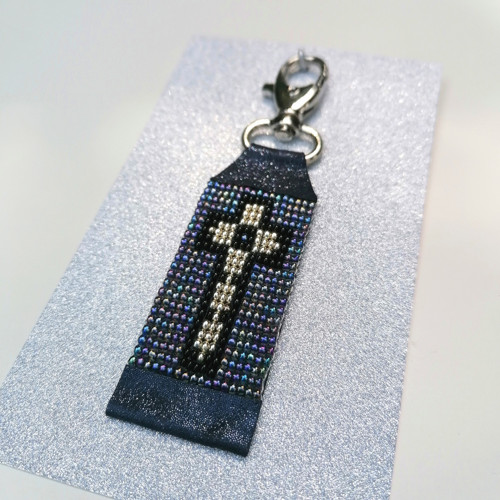 Silver Cross-Leather Beaded Keychain — foto 4